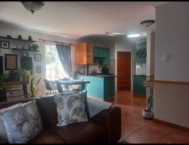 2 BEDROOM SECTIONAL TITLE TO LET IN HEIDELBERG CENTRAL